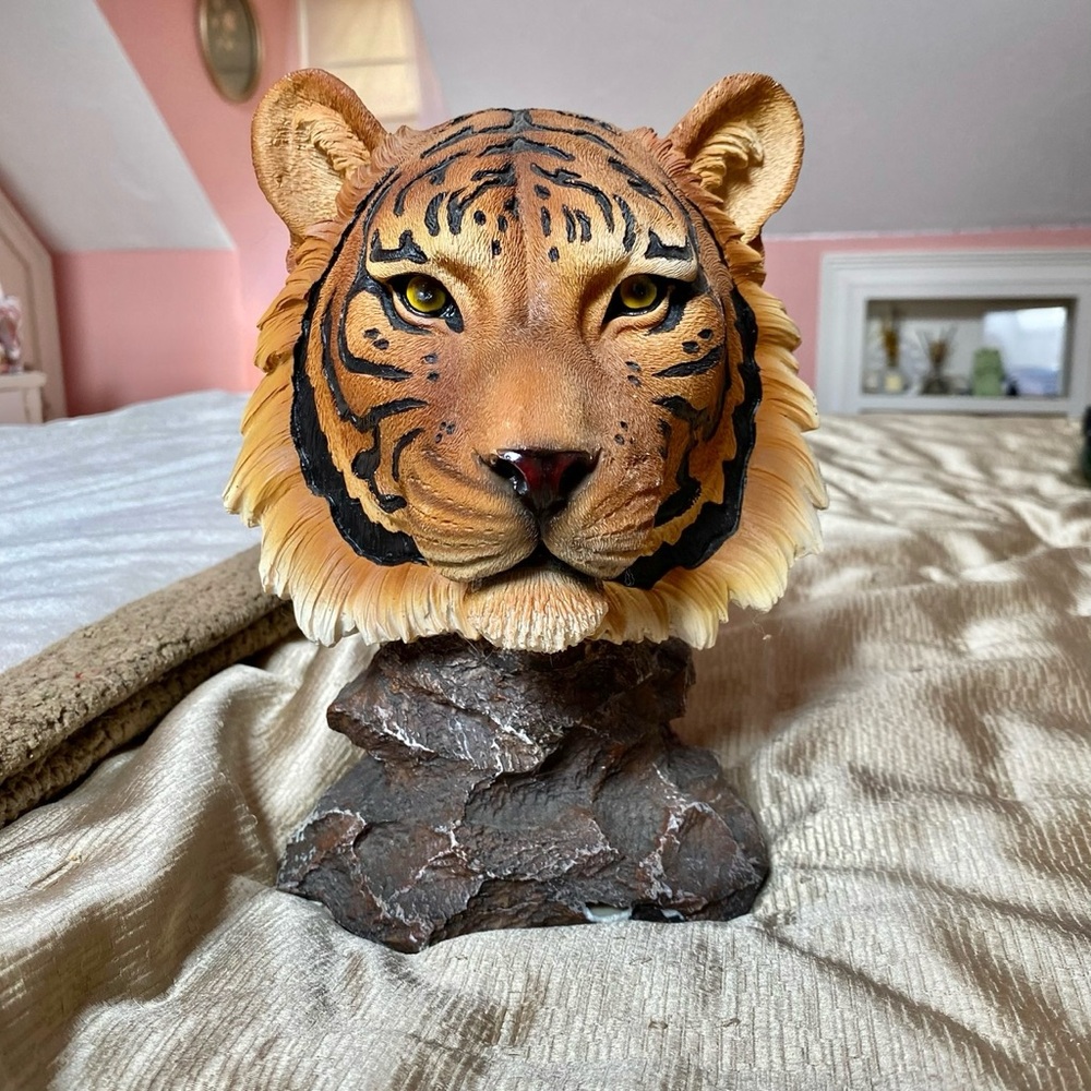 Majestic Tiger Head Sculpture
